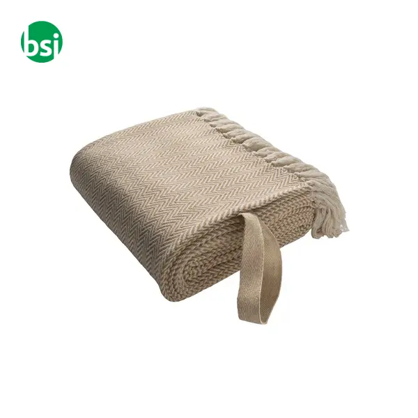 Coperta con frange realizzata in materiale 100% riciclato -  1