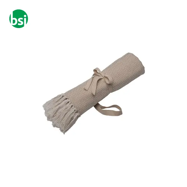 Coperta con frange realizzata in materiale 100% riciclato -  9