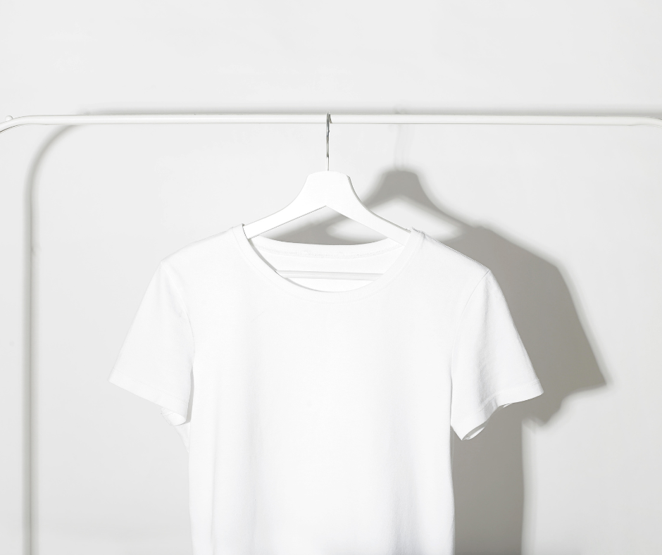 Maglietta bianca con personalizzazione